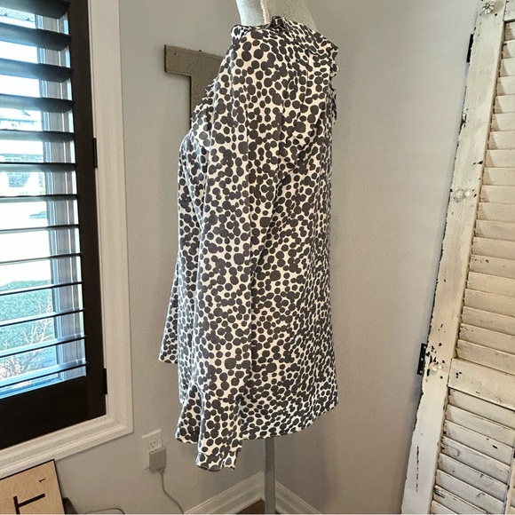 Banana Republic V neck long sleeve blouse with bell sleeves size M polka dots - Picture 5 of 9